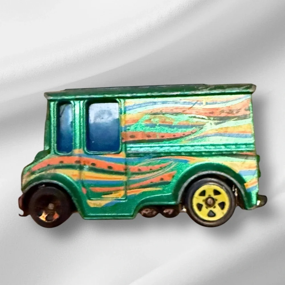 Mattel‎ R0929 Hot Wheels Bread Box Bread Truck